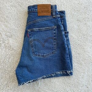 NWOT Levi’s Ribcage shorts
